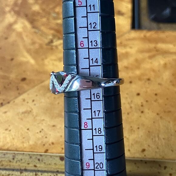 Natural Red Garnet Simulated Diamond Sterling Silver Ring Size 7 - Picture 8 of 9